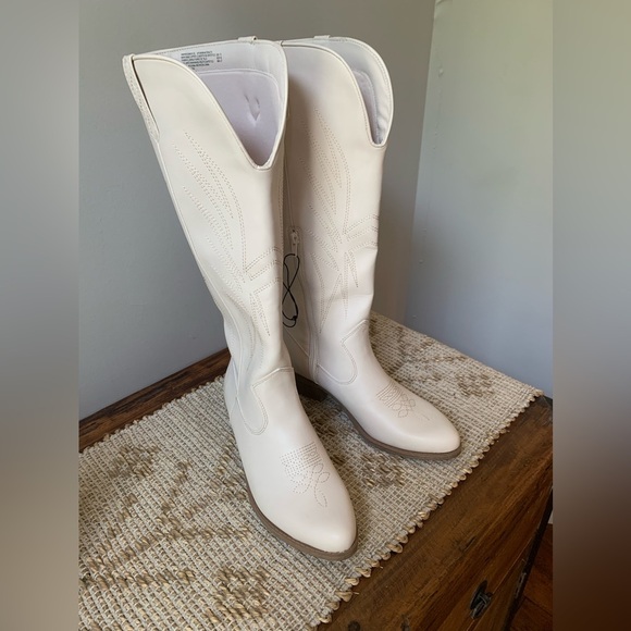 Cream Heeled Western Tall Boots NWOT - Picture 1 of 9